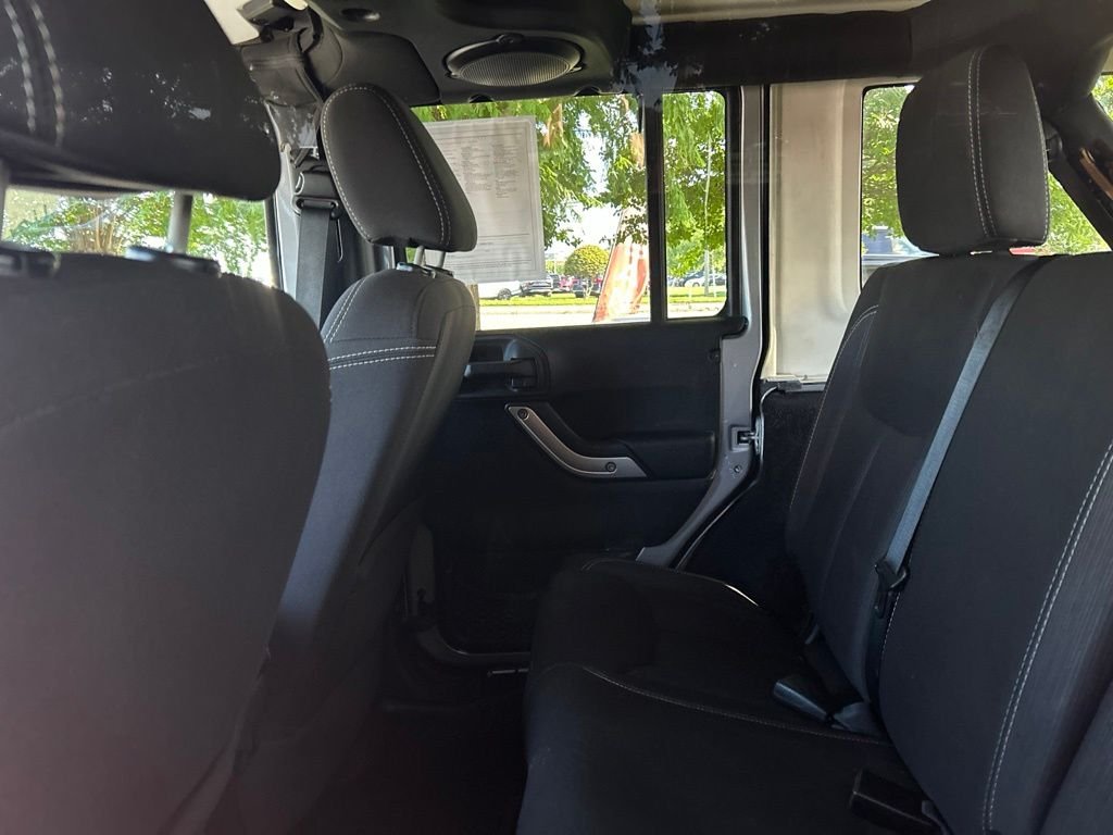 Used 2014 Gray Jeep Unlimited Sahara image 17