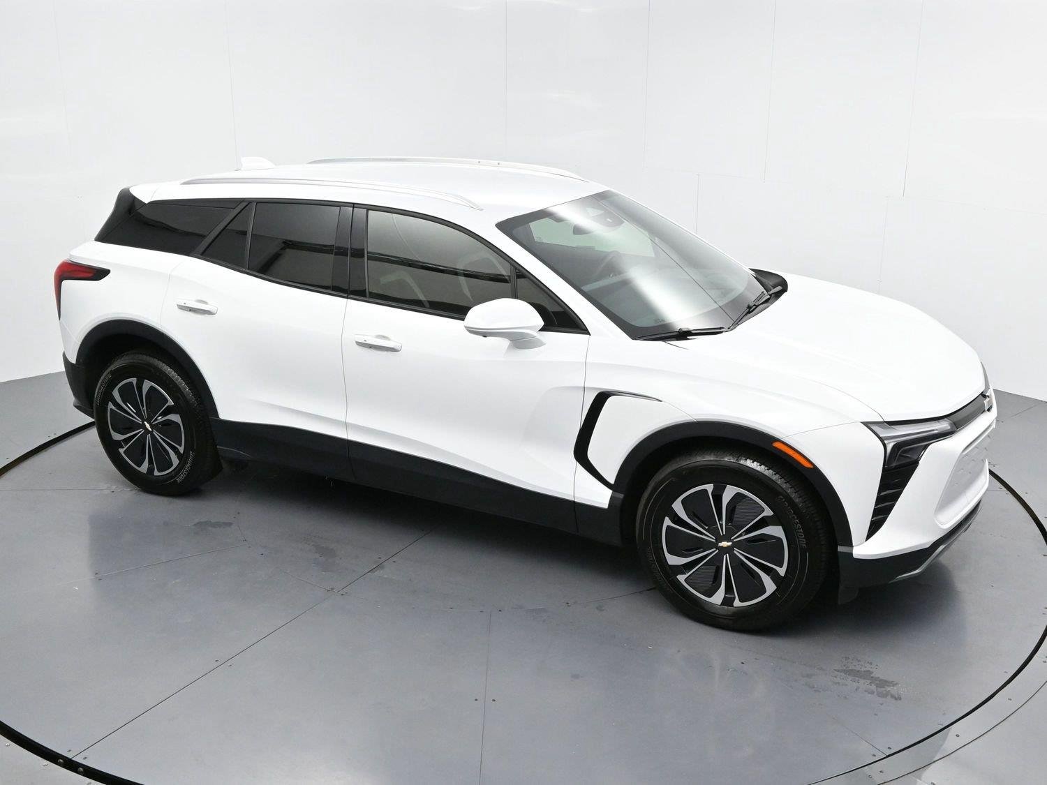 Used 2024 Summit White Chevrolet LT image 39