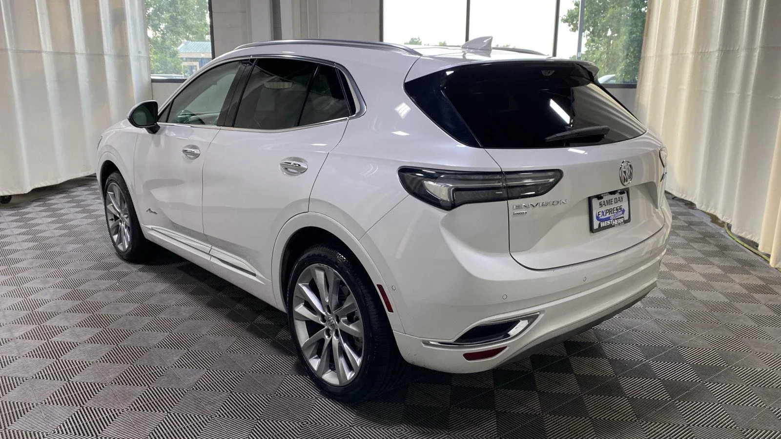 Used 2023 White Frost Tricoat Buick Avenir image 15