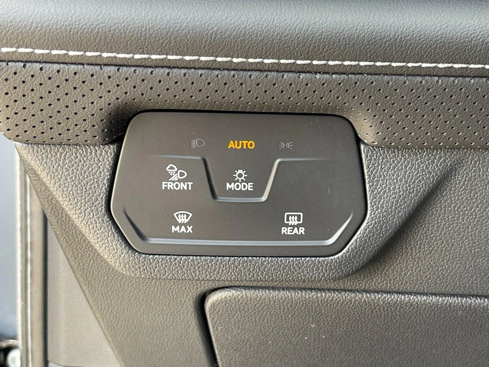 New 2026 Pure Gray Volkswagen 2.0T SE w/Technology image 17