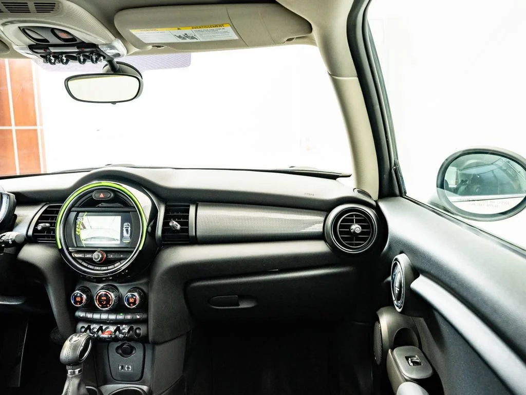 Used 2018 Pepper White MINI  image 39