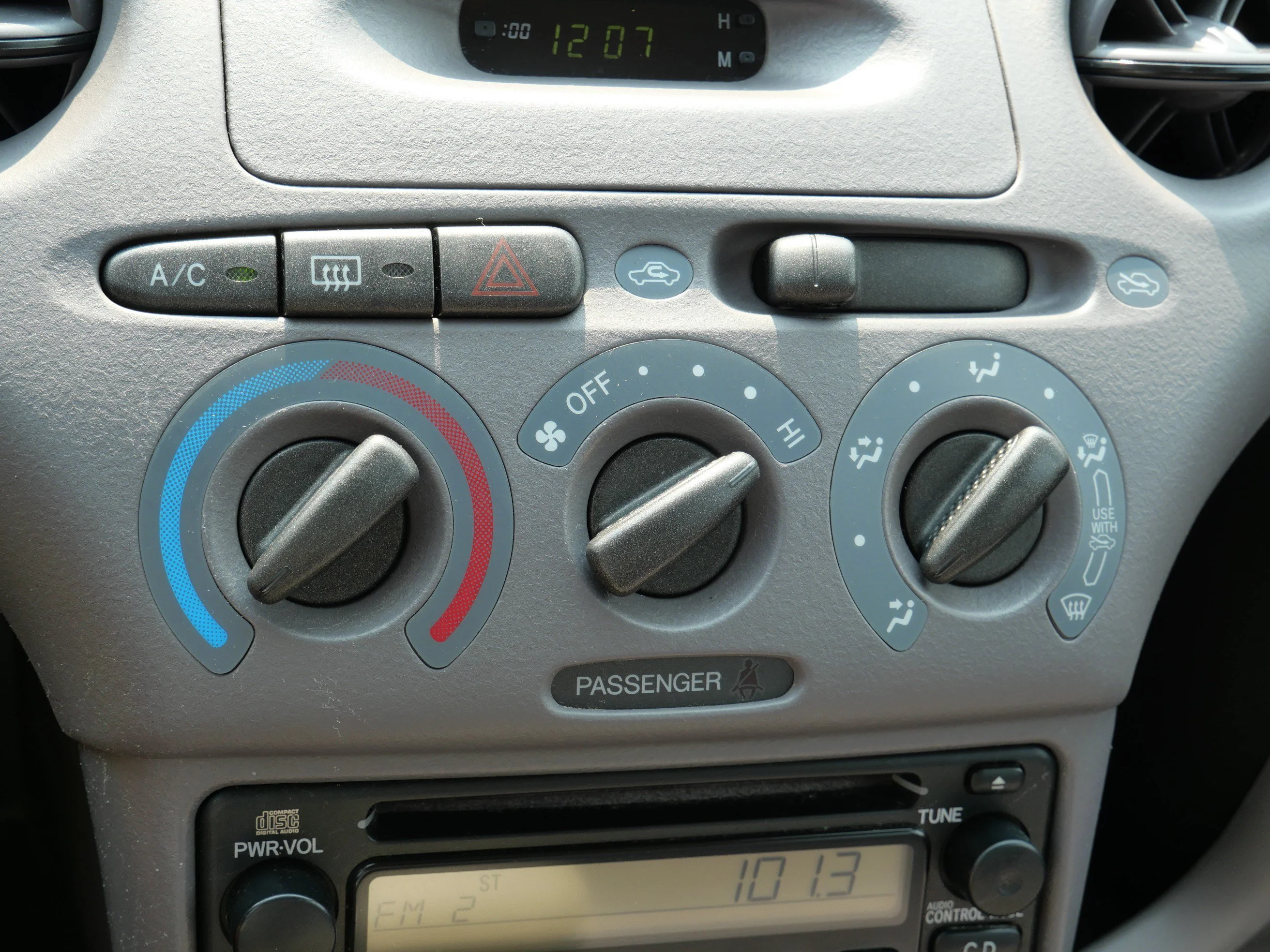 Used 2002 Polar White Toyota  image 23