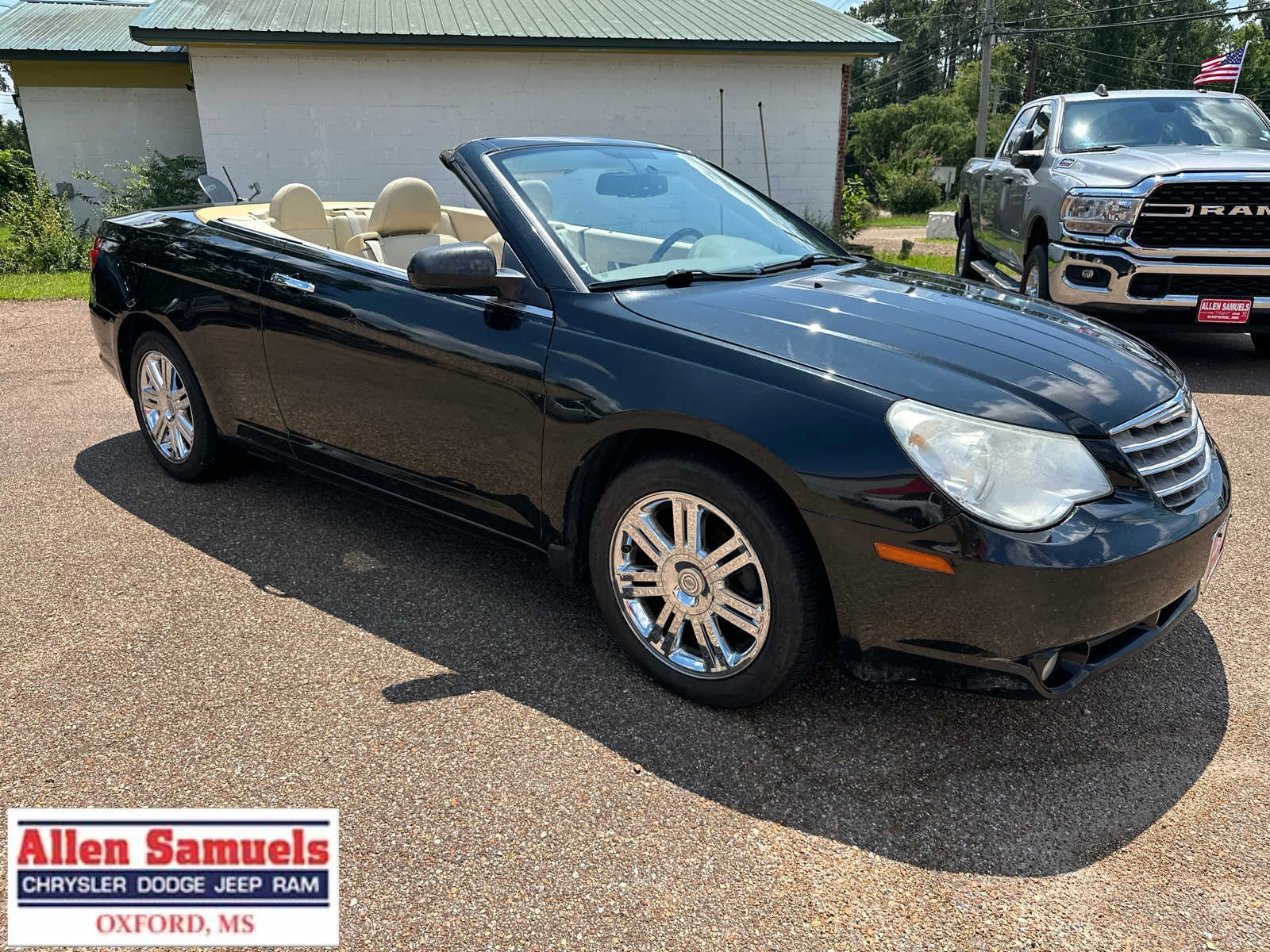 Used 2009 Brilliant Black Pearl Chrysler Limited image 33