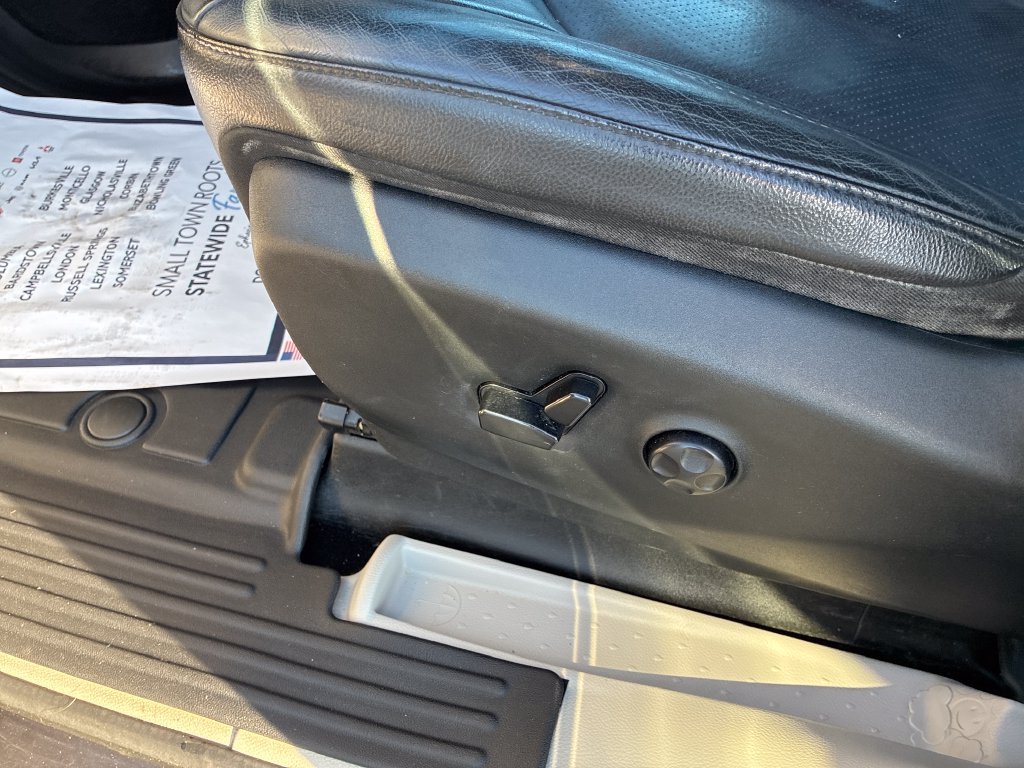 Used 2019 Gray Chrysler Touring L image 11