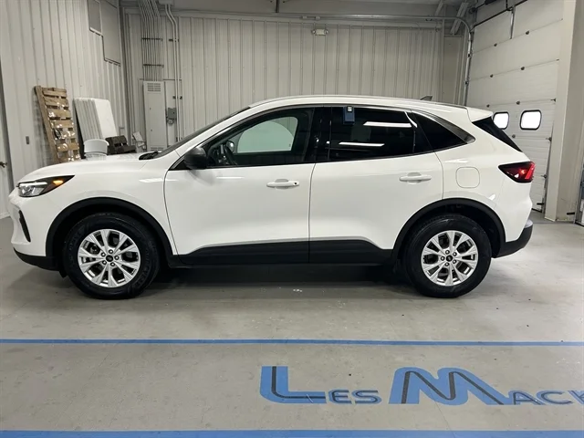 Used 2023 White FORD Active image 7