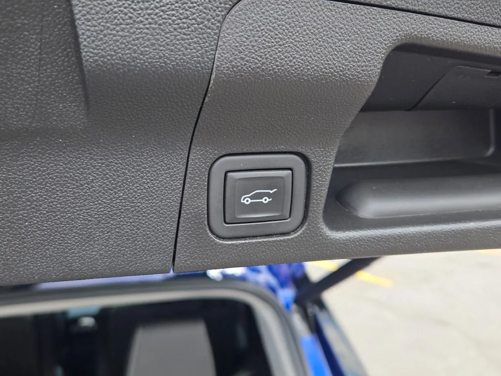 Used 2023 Blue GMC SLT image 18