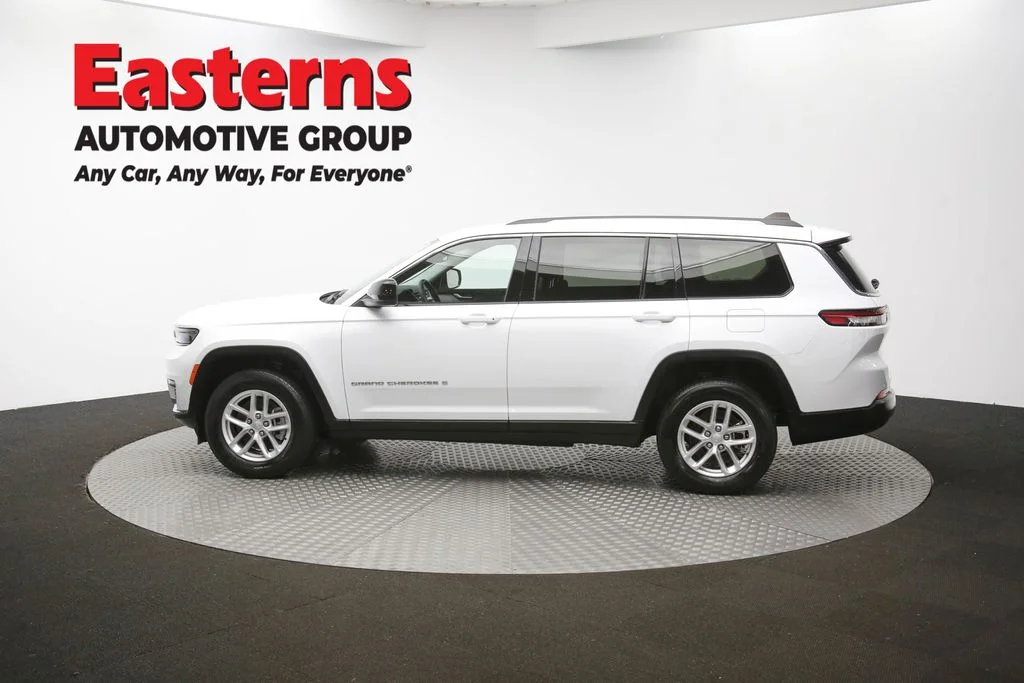 Used 2023 White Jeep Laredo image 64