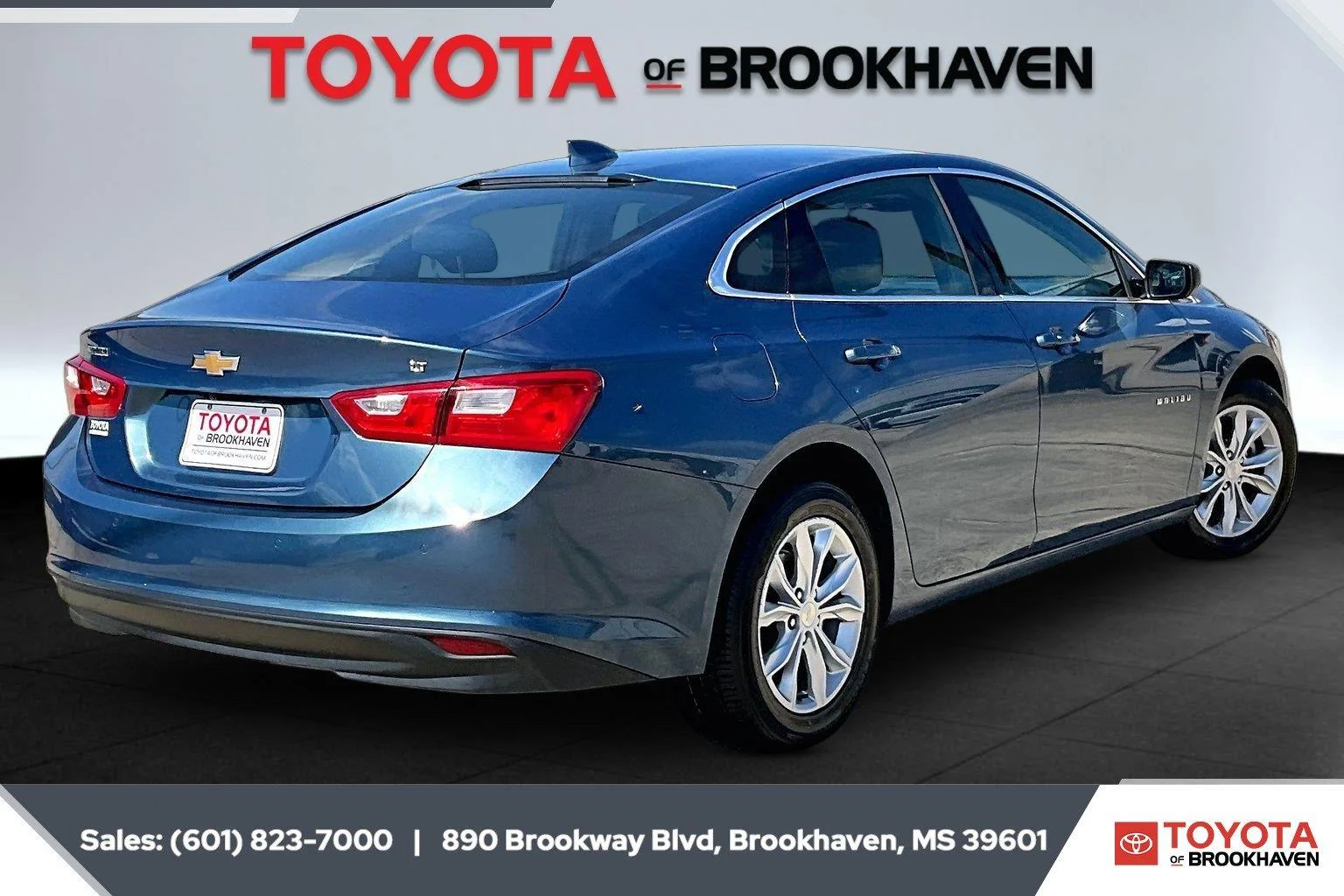 Used 2024 Lakeshore Blue Metallic Chevrolet LT image 11