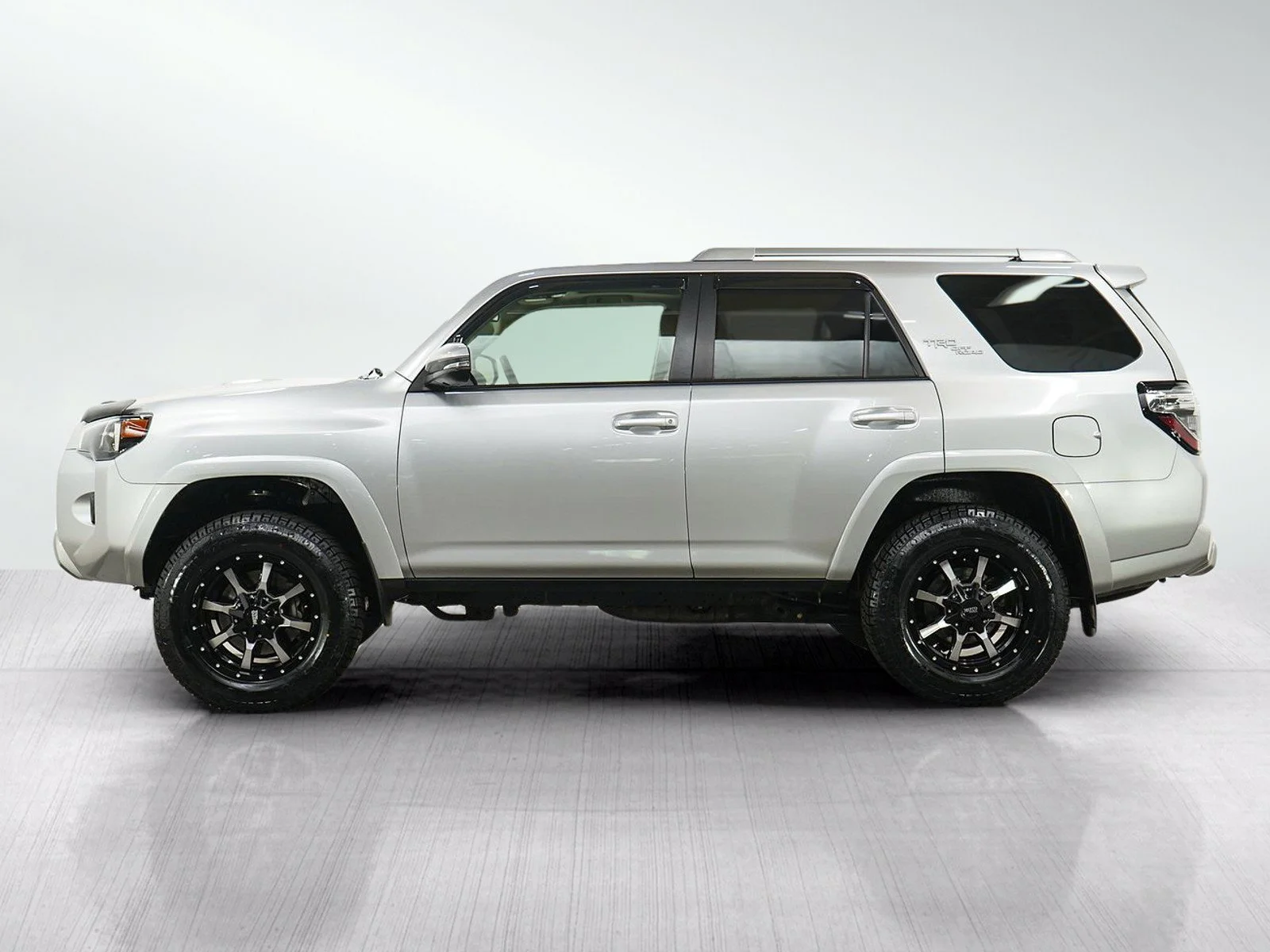 Used 2018 Toyota 4Runner Off-Road with VIN JTEBU5JR6J5525040 for sale in Minneapolis, Minnesota
