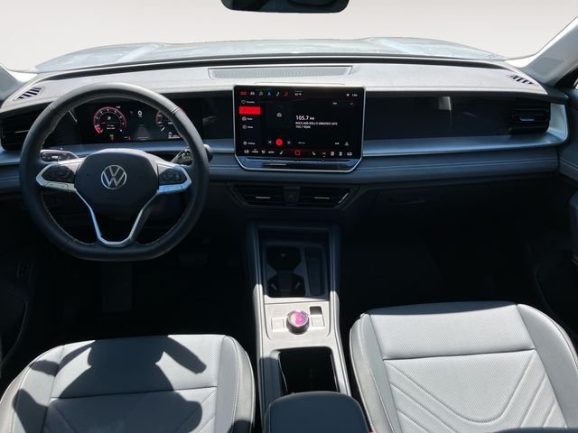 New 2025 Silver Volkswagen 2.0T SE image 10