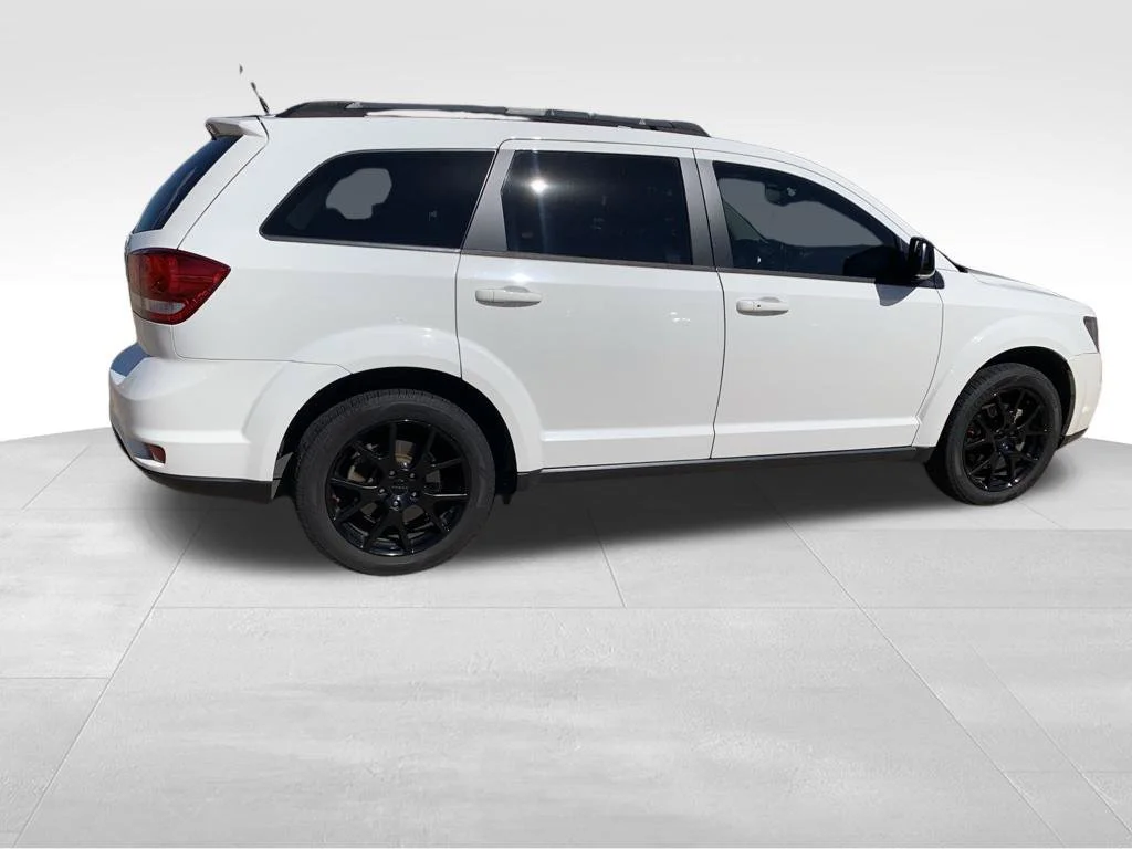 Used 2017 White Dodge SXT image 15