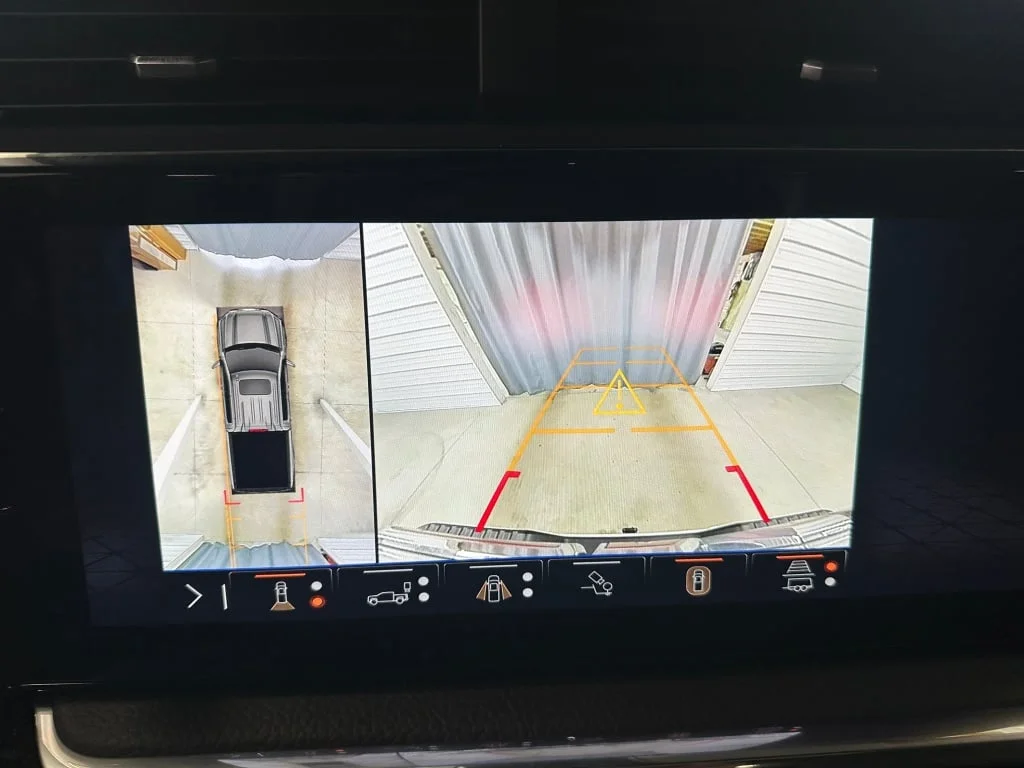 Used 2024 White Frost Tricoat GMC Denali image 17