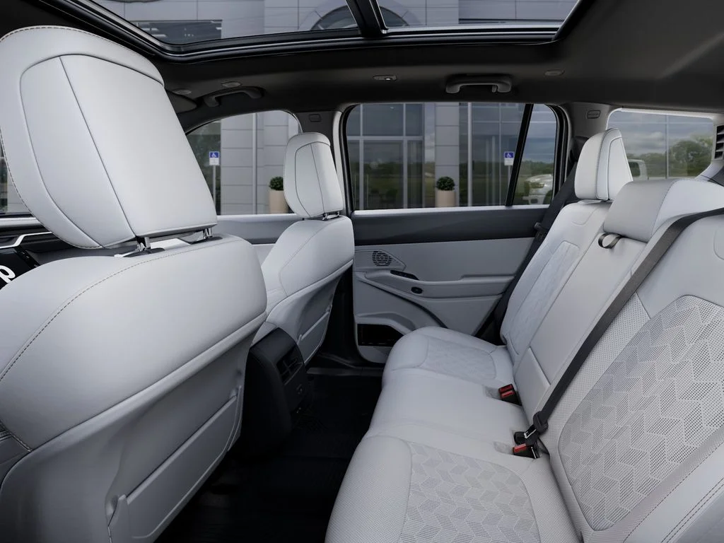 New 2026 Bright White Clear-Coat Exterior Paint Jeep Overland image 23