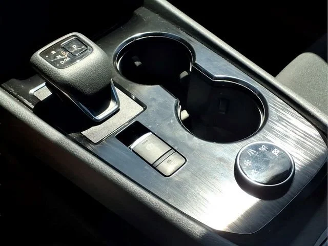 Used 2024  Nissan S image 9