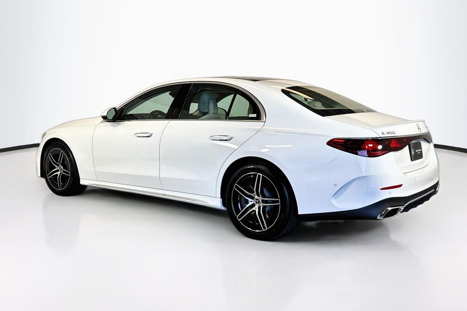 New 2027 Polar White Mercedes-Benz E 450 image 7