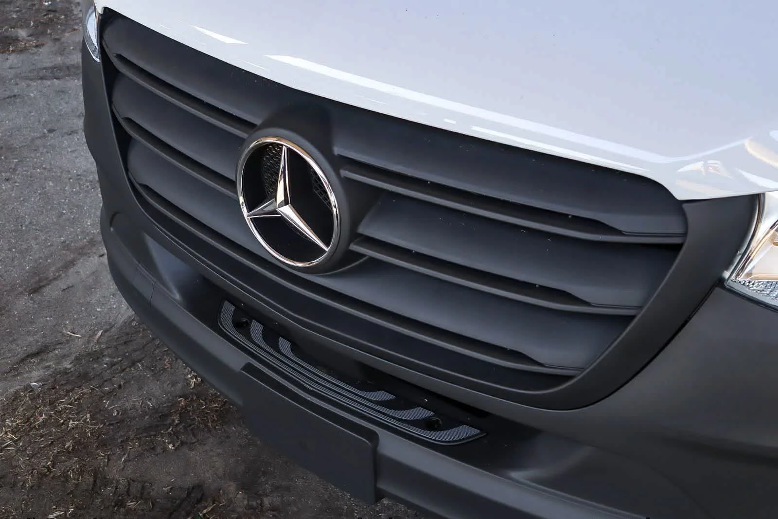 New 2026 Arctic White Mercedes-Benz Cargo 144WB High Roof RWD 2.0L I4 Diesel Turbo SO image 8