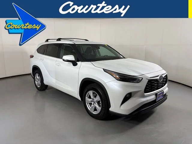 2022 Toyota Highlander LE