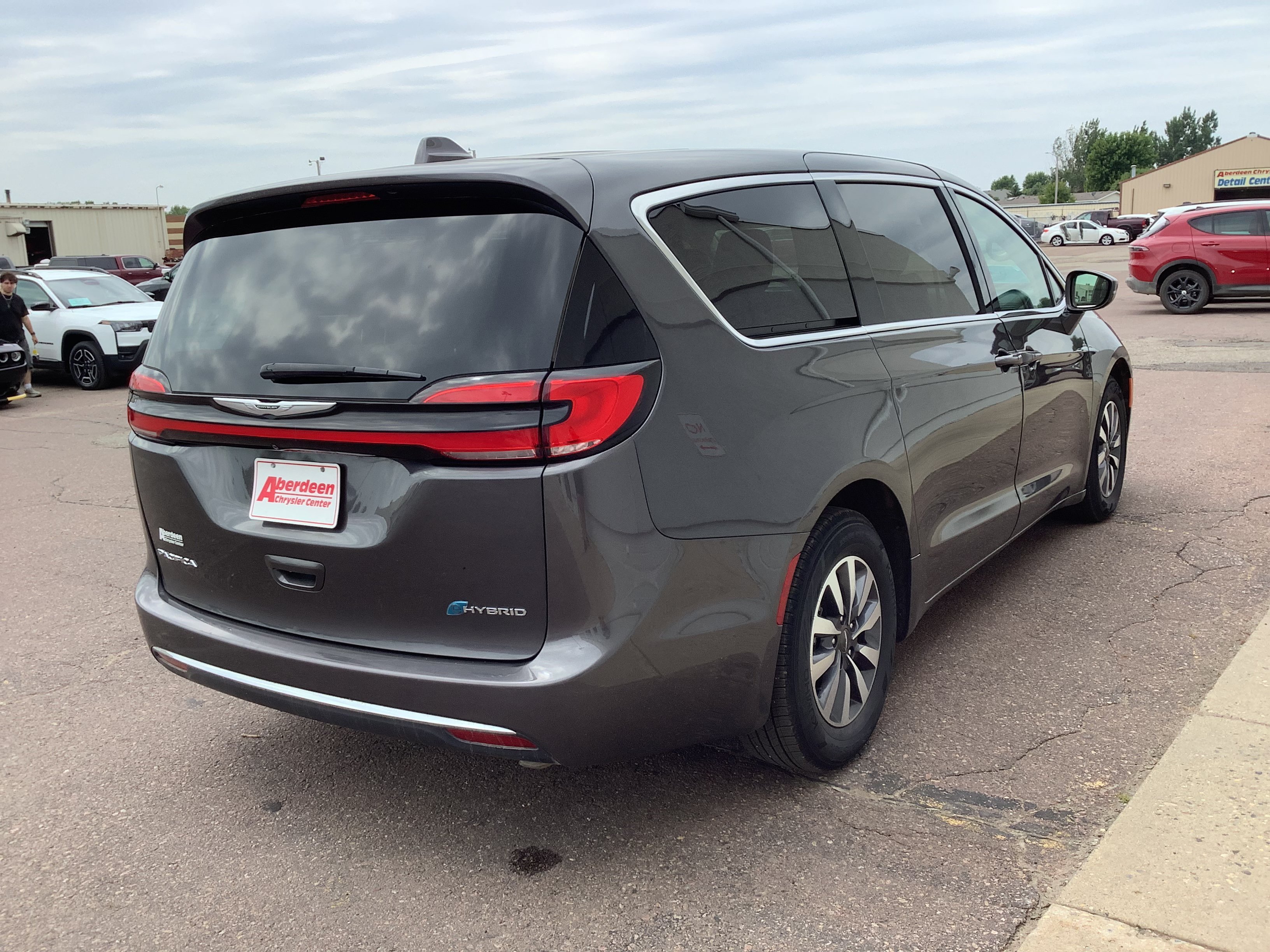 Used 2022 Gray Chrysler Touring L image 5