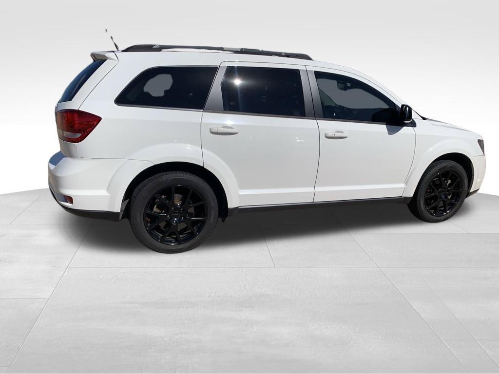 Used 2017 White Dodge SXT image 15
