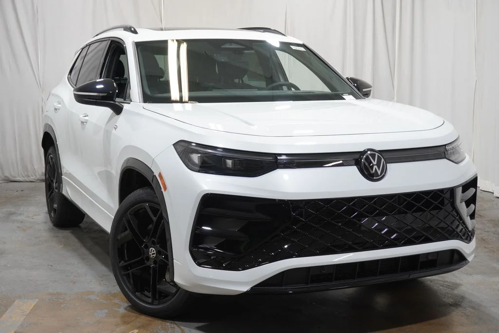 New 2026  Volkswagen 2.0T SE R-Line Black image 4