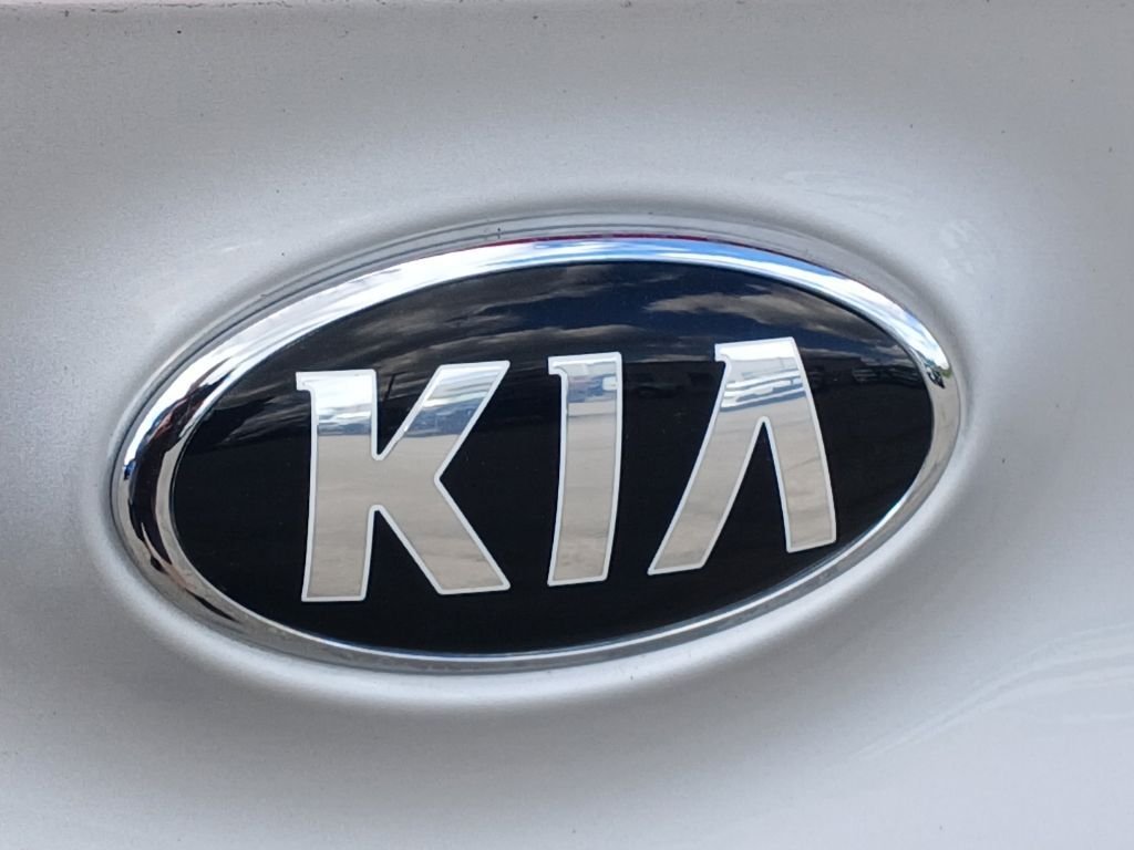 Used 2020 Silver Kia S image 30