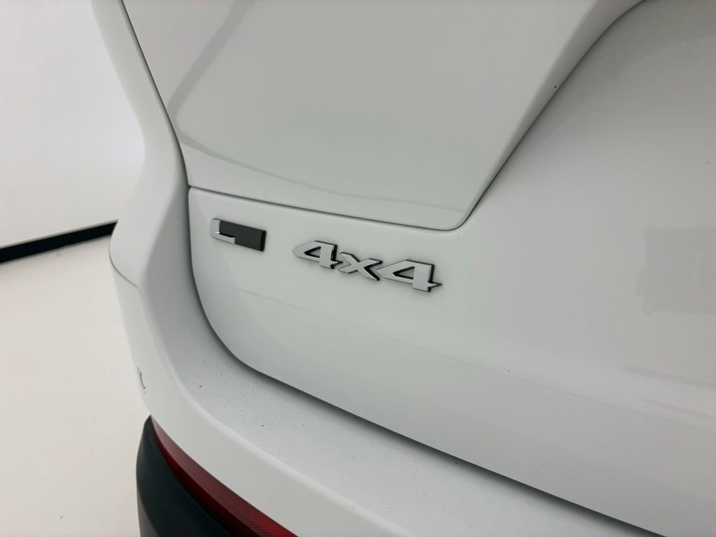 Used 2021 White Jeep Limited 4x4 image 31