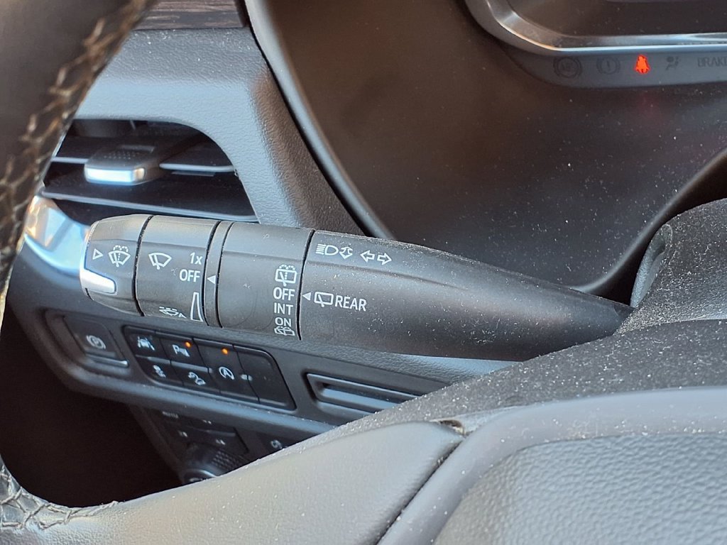 Used 2023 Black Chevrolet Z71 image 21