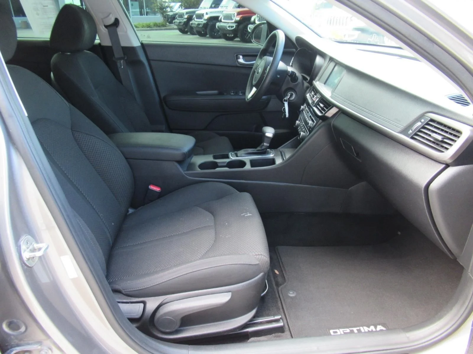 Used 2018 Silver Kia LX image 10
