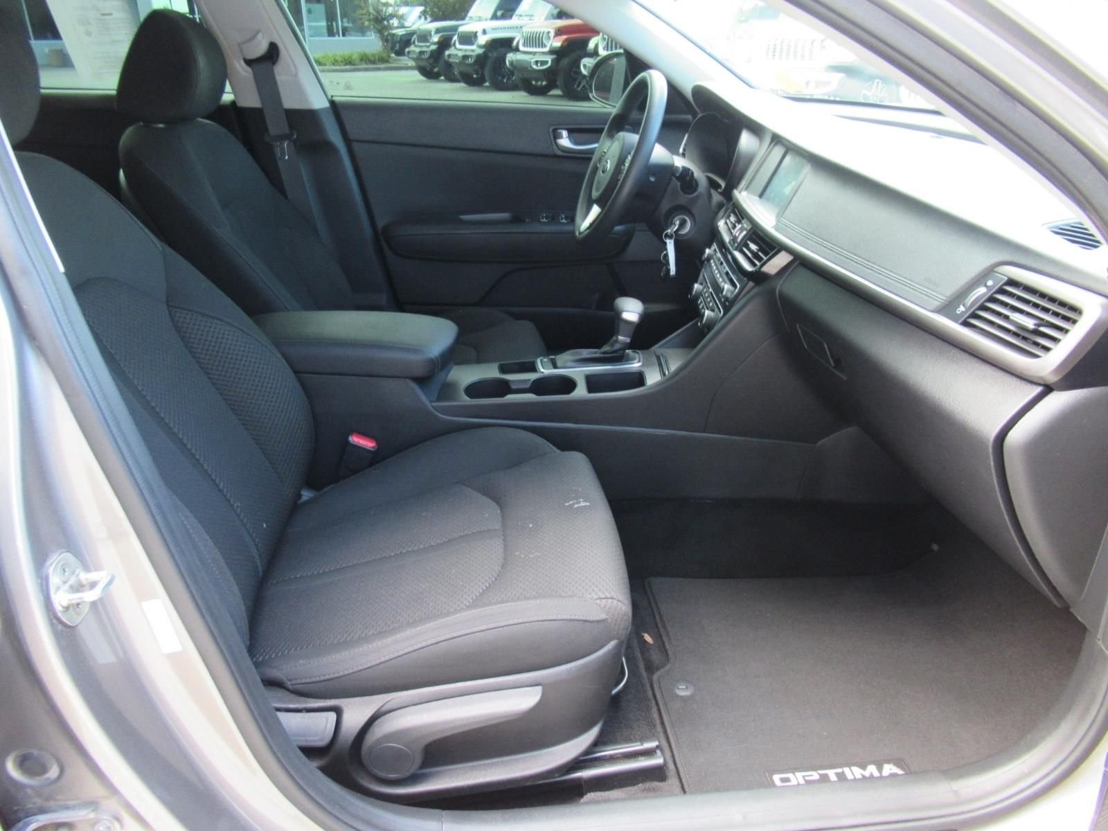 Used 2018 Silver Kia LX image 10