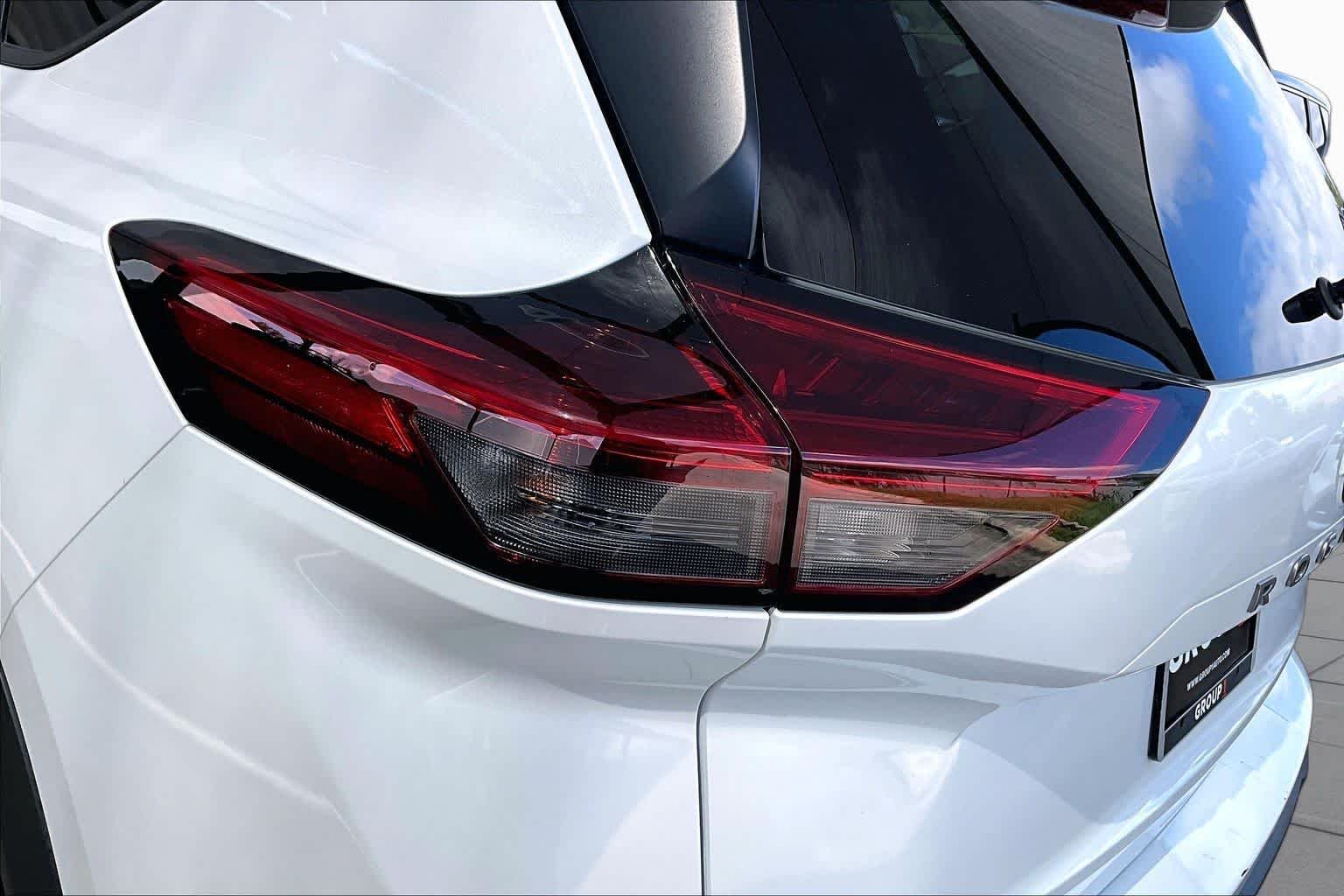 Certified Used 2025 Everest White Pearl Nissan SV image 28