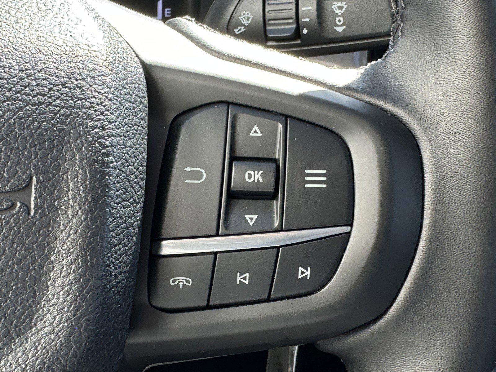 New 2024 Oxford White Ford XLT image 21