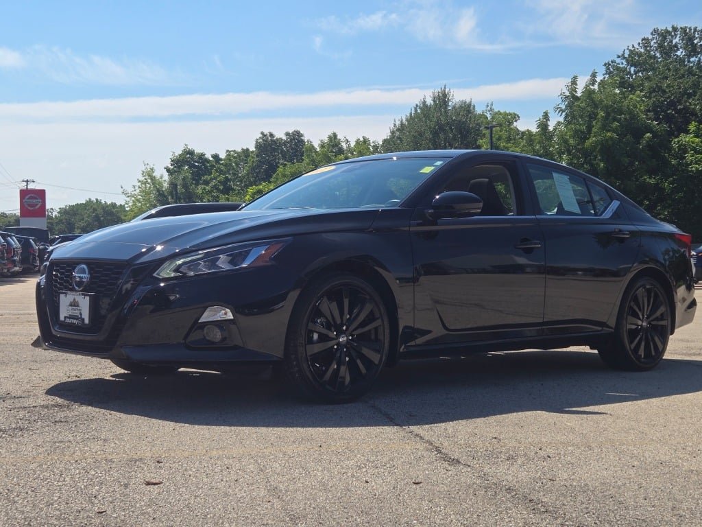 Used 2022 Black Nissan 2.5 SR image 4