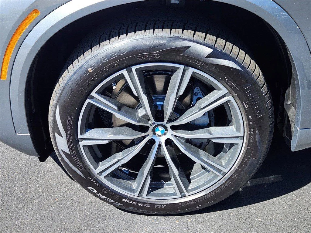 Used 2026 Skyscraper Grey Metallic BMW xDrive40i image 7