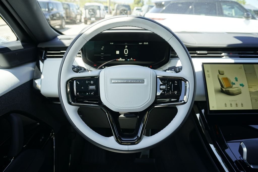 New 2026 Ostuni Pearl White LAND ROVER Dynamic SE image 10