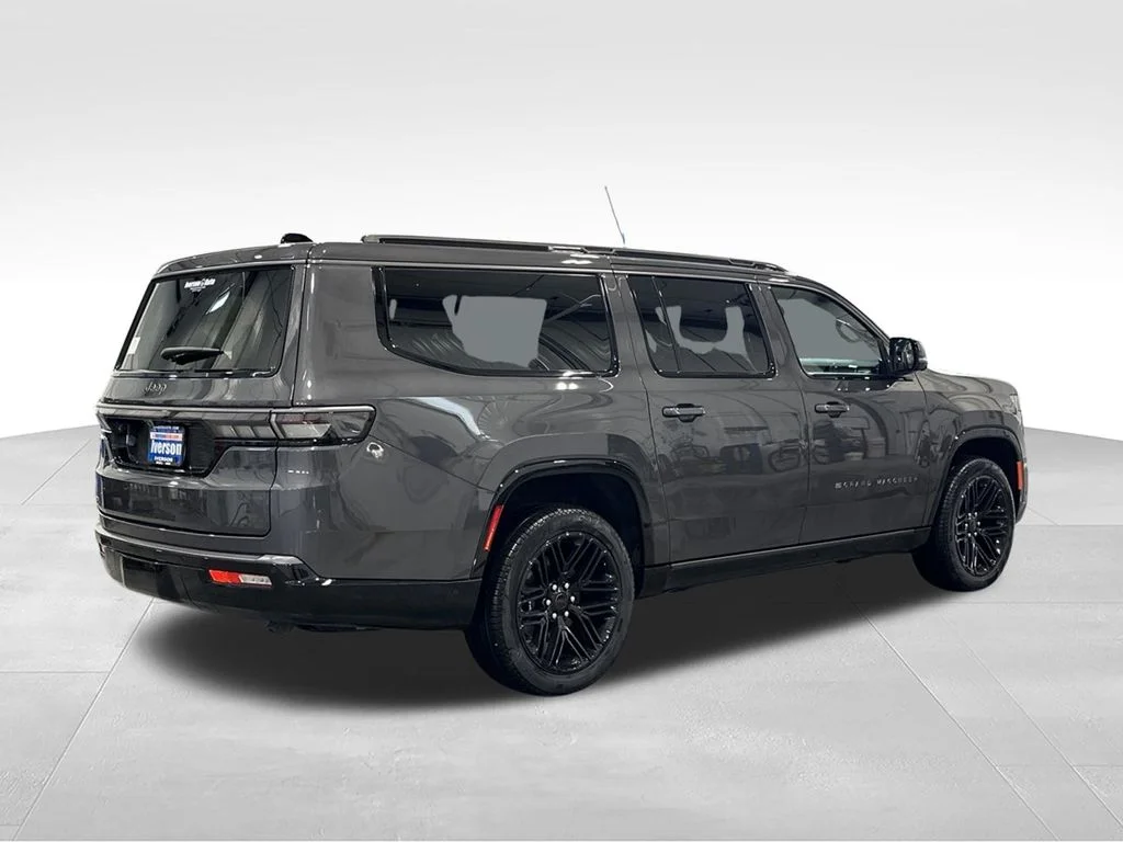 New 2026 Baltic-Gray Metallic Clear-Coat Exterior Paint Jeep Limited Reserve image 9