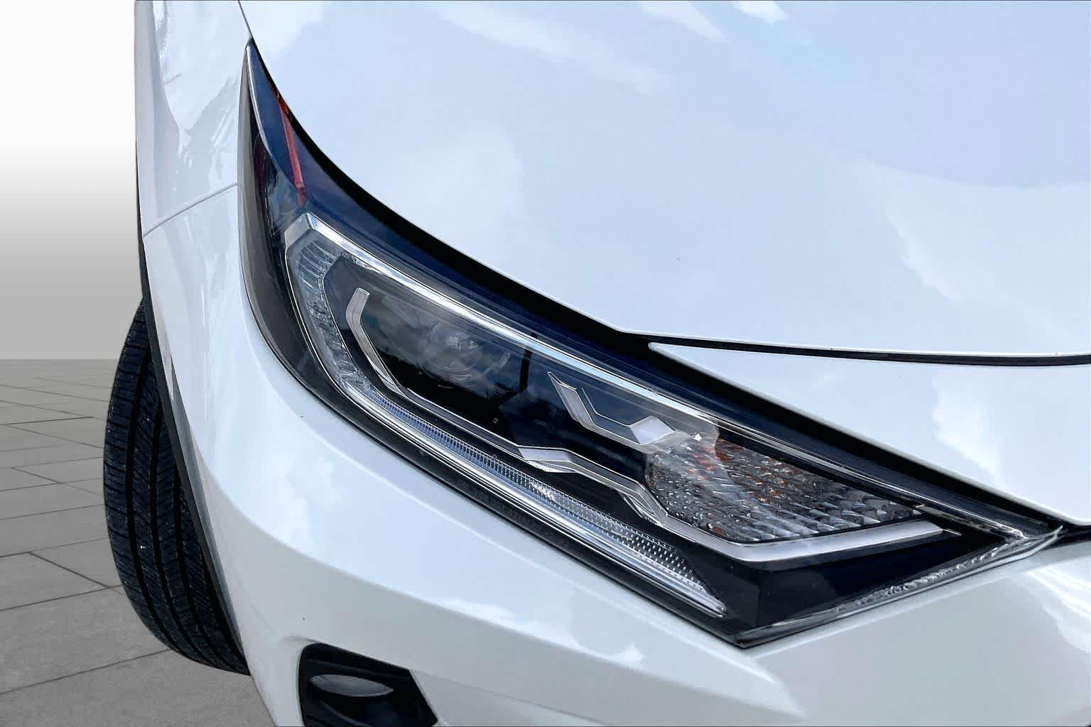 Used 2021 Blizzard Pearl Toyota Hybrid Limited image 27