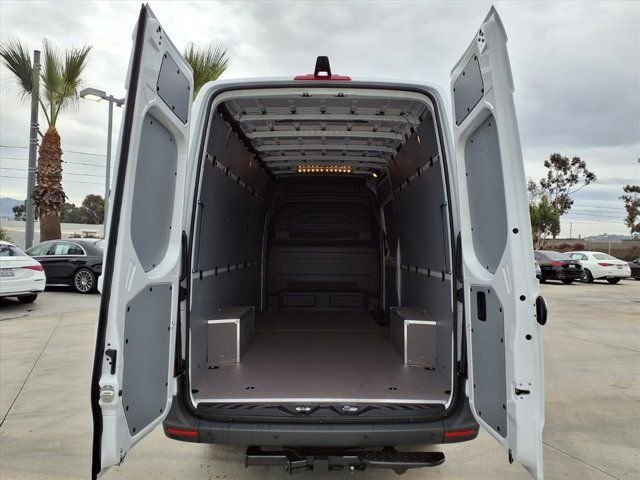 New 2026 Arctic White Mercedes-Benz Cargo 170 WB image 21