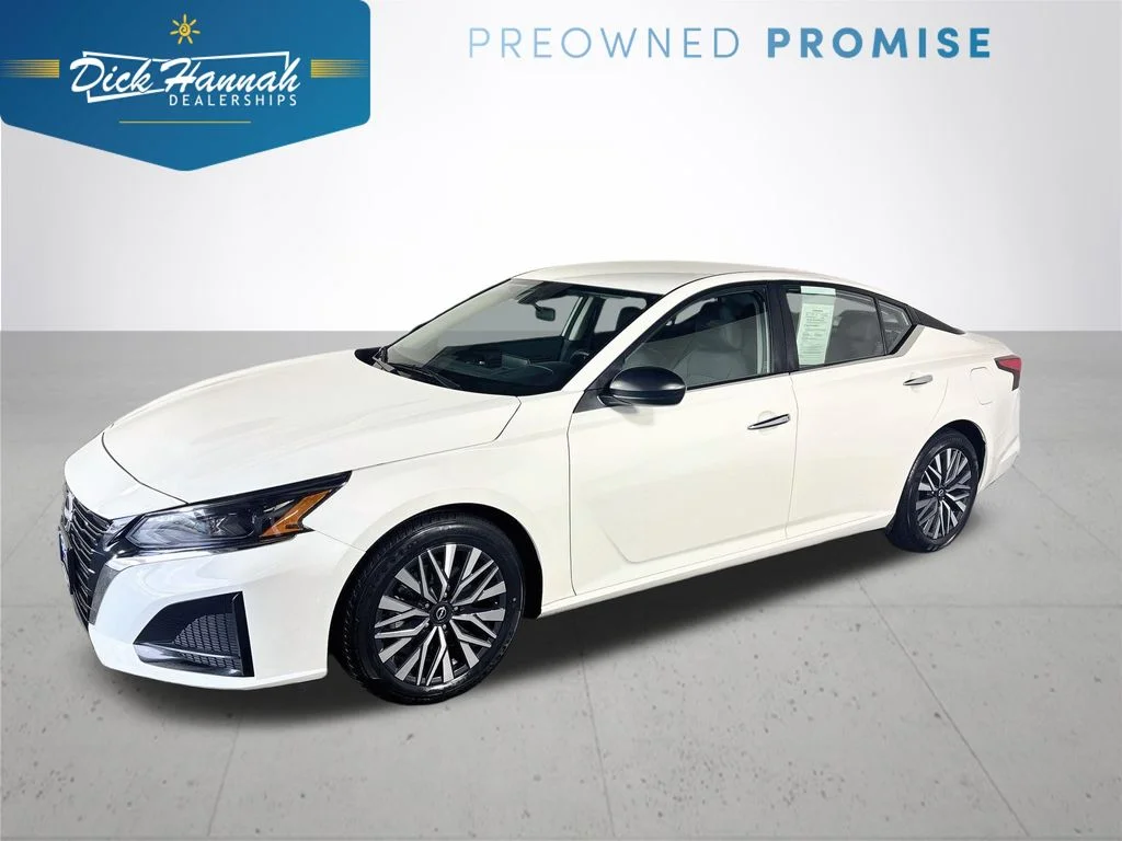 Used 2025 White Nissan 2.5 SV image 1