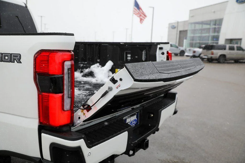 New 2026 Star White Metallic Tri-Coat Ford F-250® Platinum® image 17