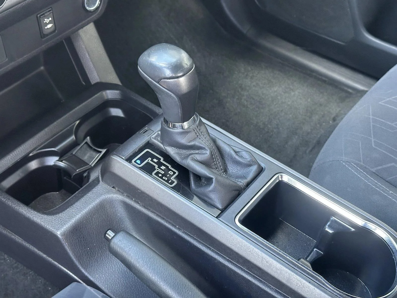 Used 2017 Blue Toyota SR5 image 16