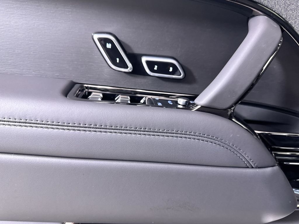 New 2026 SANTORN BLK MET Land Rover Dynamic SE image 12