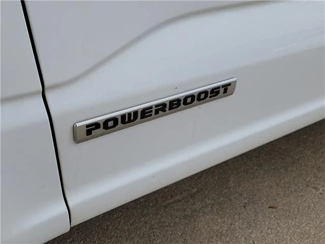 Used 2023 Oxford White Ford XLT 4x4 SuperCrew Cab 5.5 ft. box 145 in. WB image 2