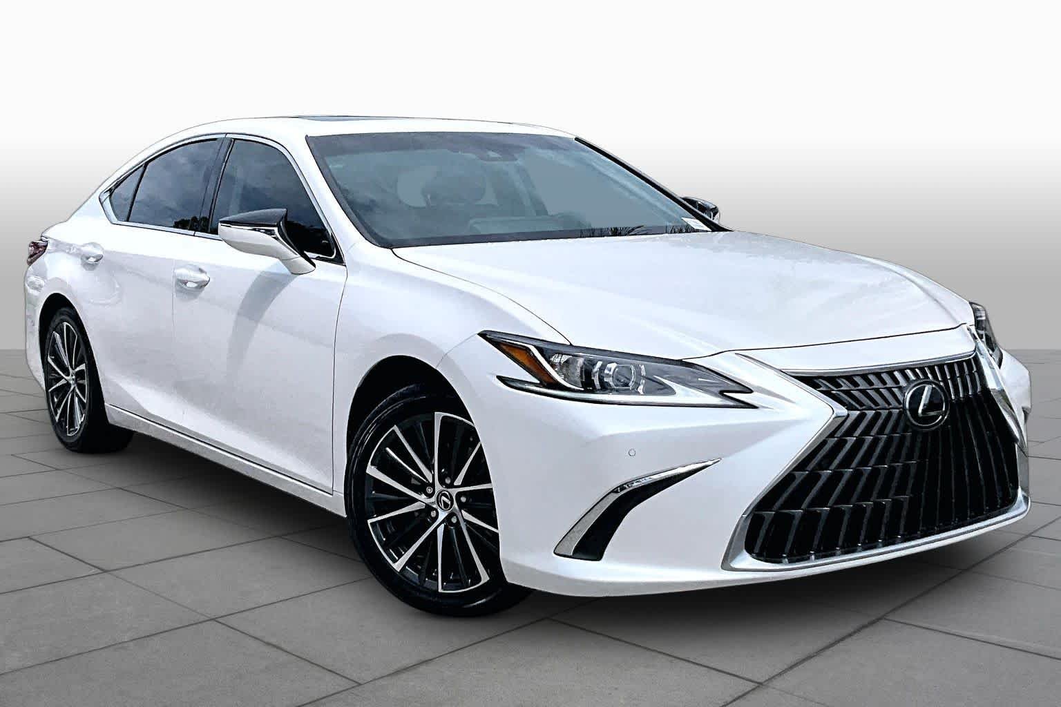 Used 2024 Eminent White Pearl Lexus  image 3