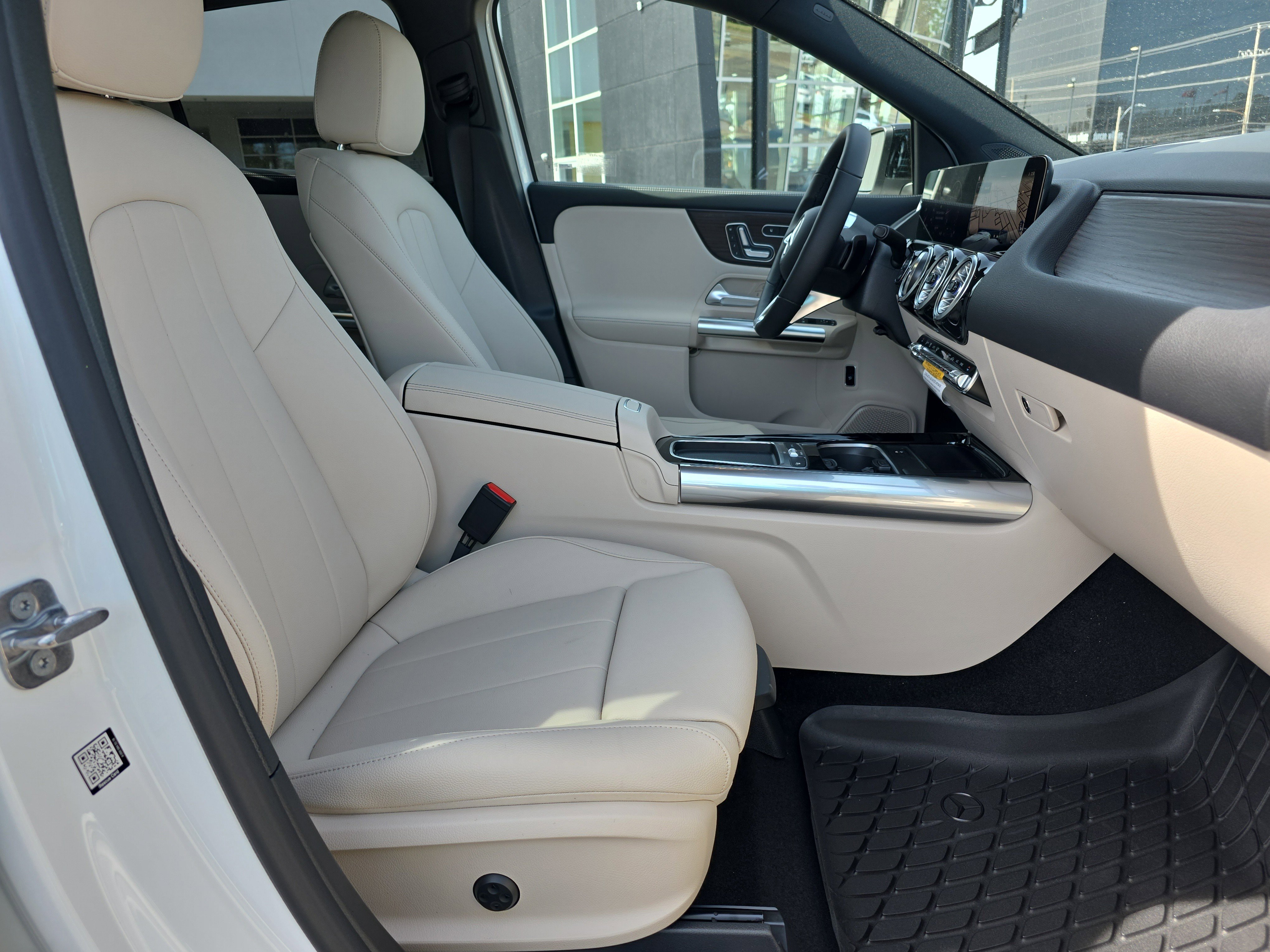 New 2026 Polar White Mercedes-Benz GLA 250 image 45