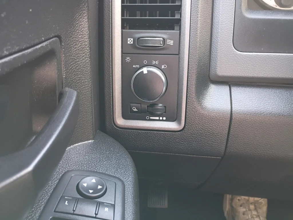 Used 2018 Bright White Clearcoat Ram Tradesman image 23