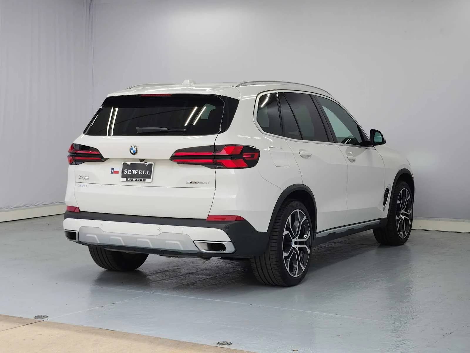 Certified Used 2026 Alpine White BMW sDrive40i image 4