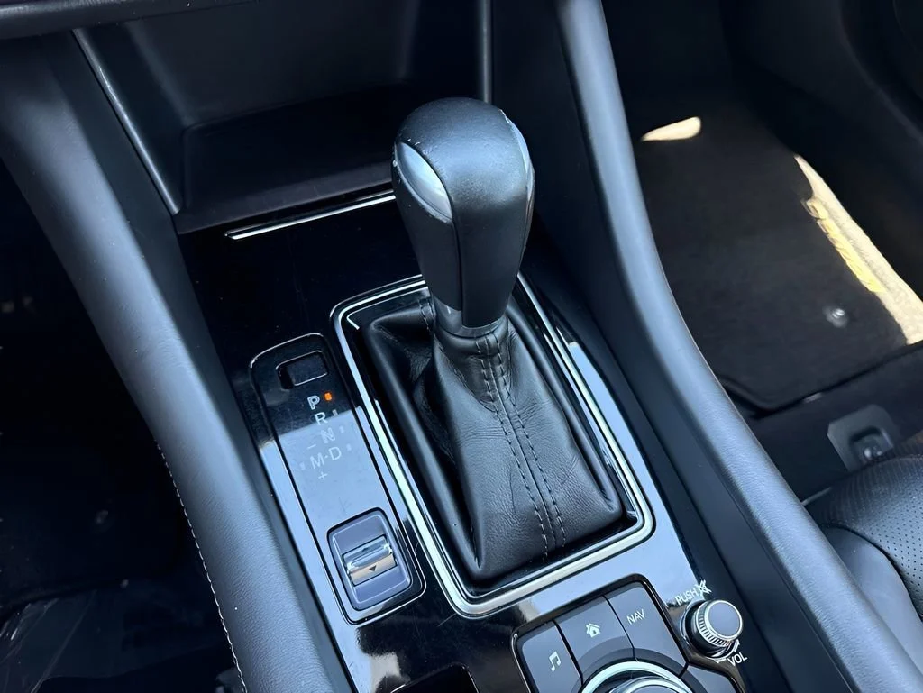 Used 2018  Mazda Grand Touring image 17