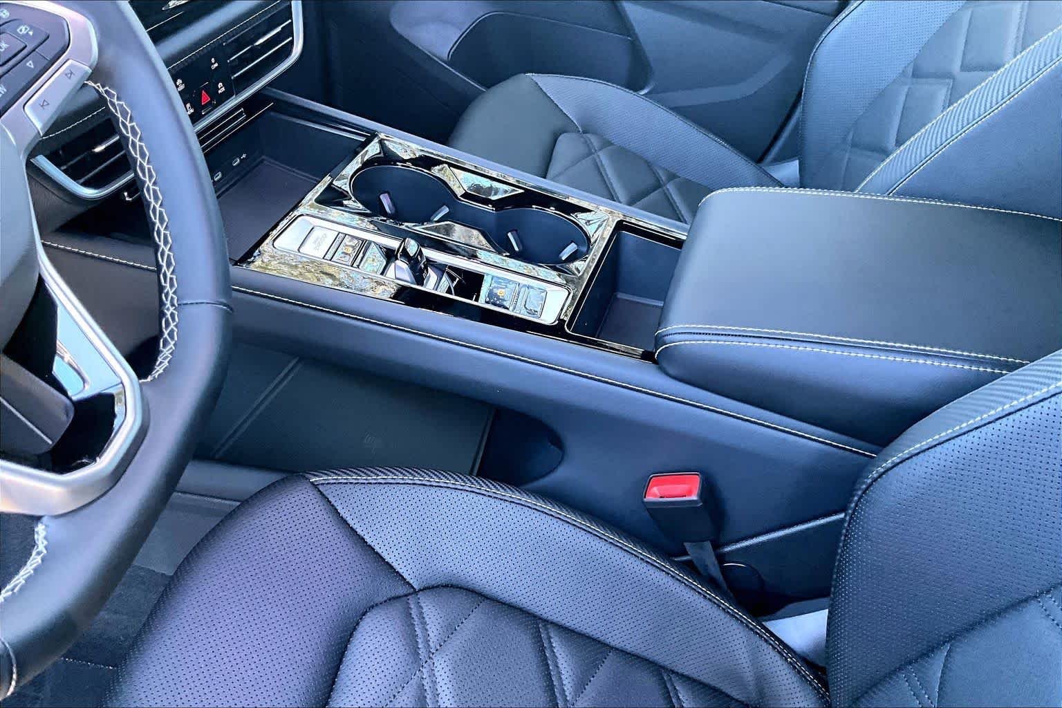 New 2026 Deep Black Pear Volkswagen SE w/Technology image 7