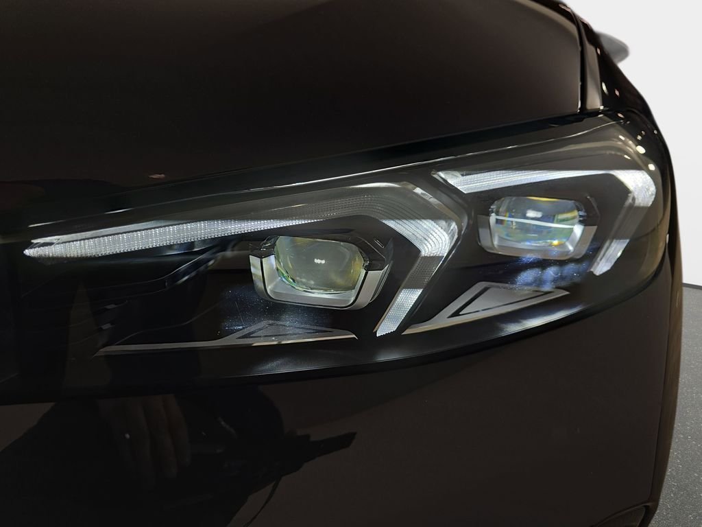 New 2026 Black Sapphire Metallic BMW 330i xDrive image 33