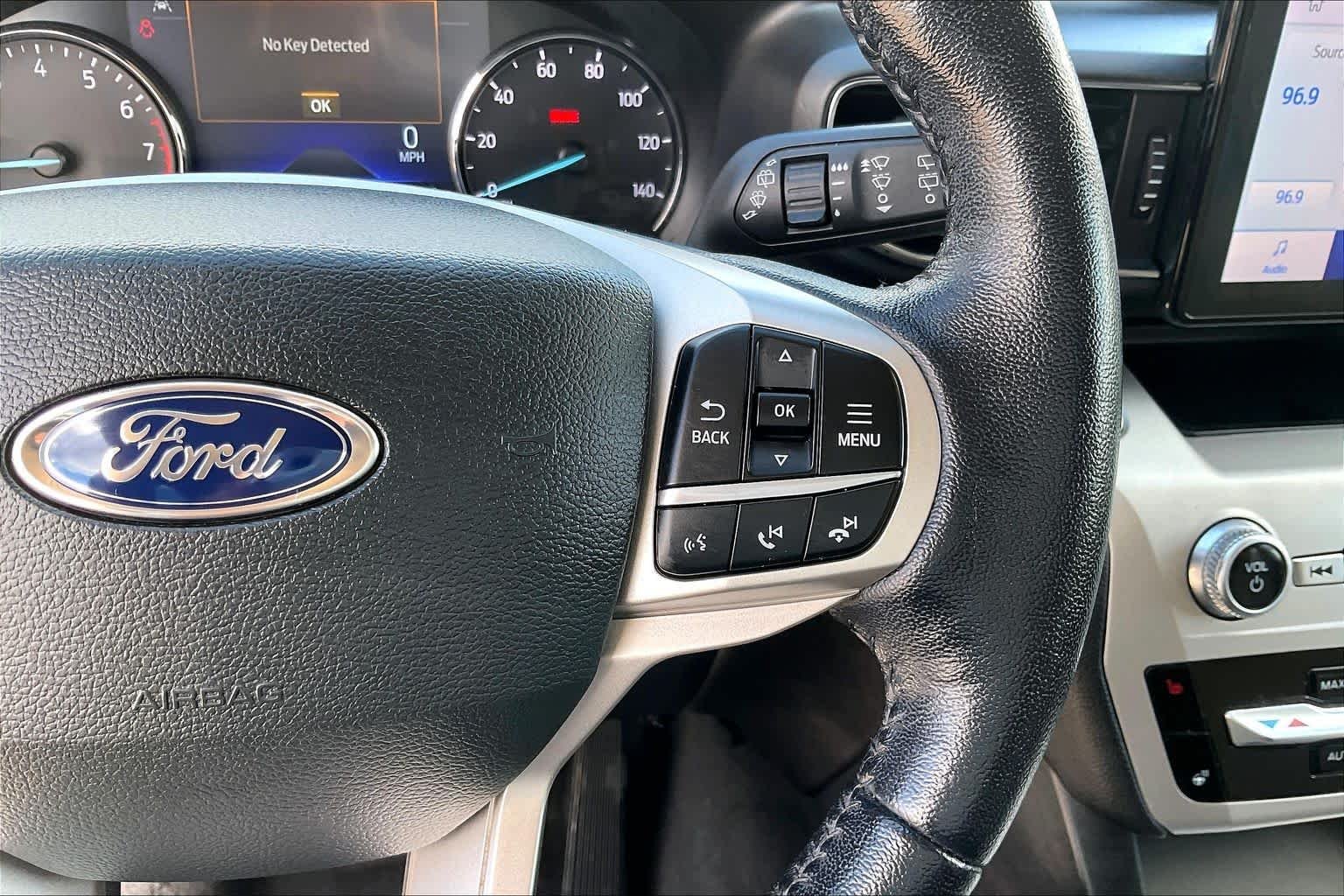 Used 2022 Oxford White Ford XLT image 40